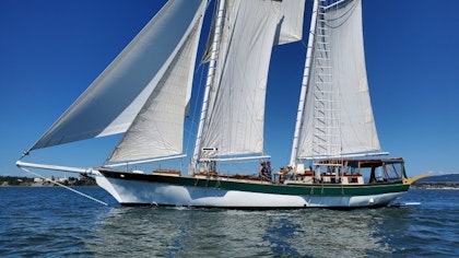 photo of 65' Bombardier 1985