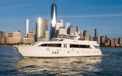 photo of 100' Hatteras 2005