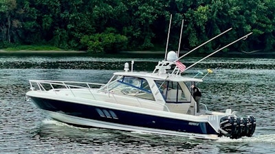 photo of 47' Intrepid 475 Sport Yacht 2006