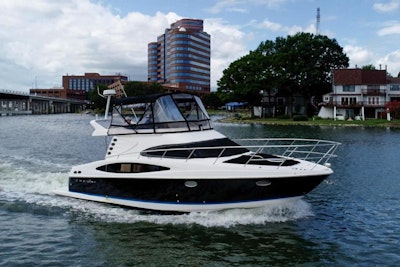 photo of 38' Regal 3880 Commodore 2006