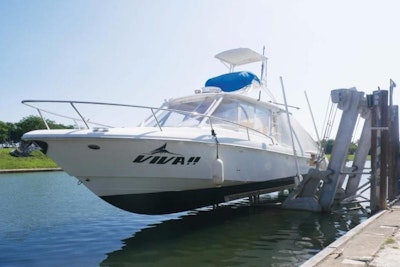 photo of 35' Everglades 35 LX 2011