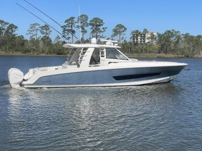 photo of 42' Boston Whaler 420 Outrage 2017