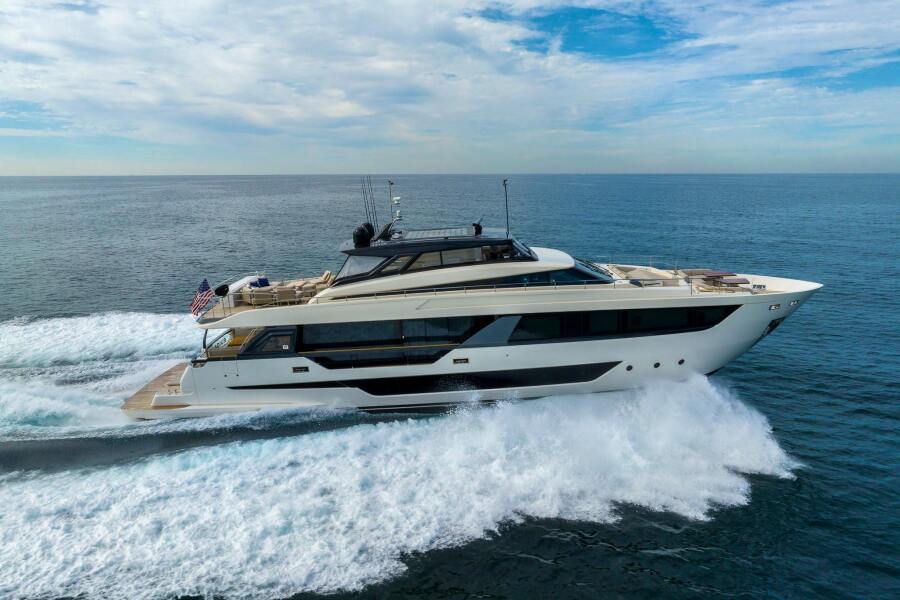 A FERRETTI J040316190178 関税送料込 Ferretti Yachts 780 for sale - boats.com