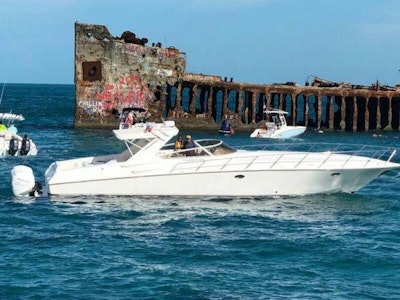 photo of 48' Fountain 48 Express Cruiser 2005
