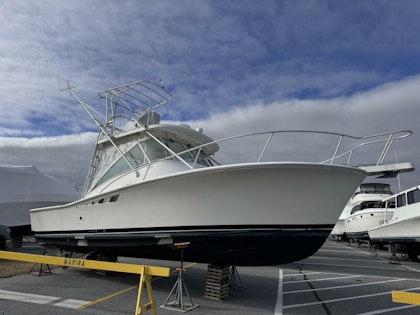 photo of 32' Luhrs 2003