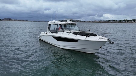 photo of 40' Boston Whaler 405 Conquest 2021