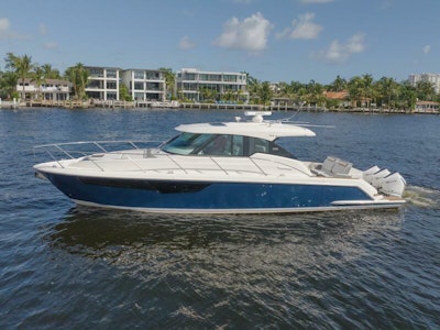 photo of 43' Tiara Yachts 43 LE 2021