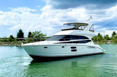 photo of 44' Meridian 441 Sedan 2014