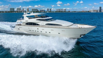 photo of 100' Azimut 2000