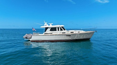 photo of 48' Sabre 48 Salon Express 2018