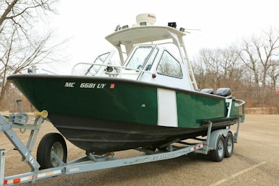 photo of 25' SeaArk 25 V Commander SAMA 365 2002