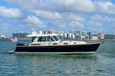 photo of 48' Sabre Salon Express 2023