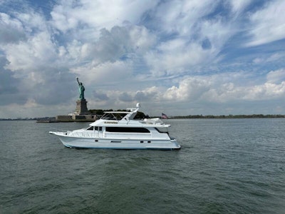photo of 75' Hatteras 2000