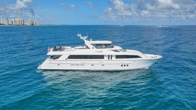 photo of 100' Hatteras 2005