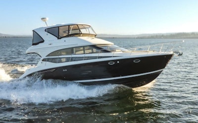 photo of 44' Meridian Sedan 2015