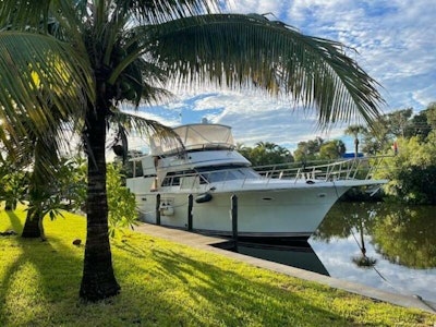 photo of 52' Carver Californian 1990