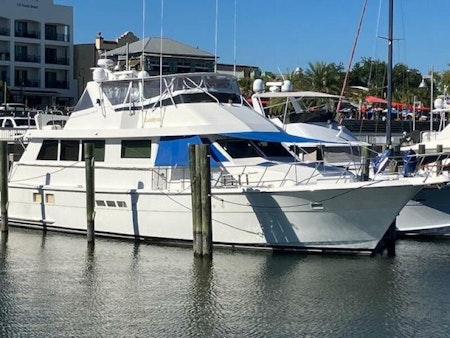 photo of 70' Hatteras Sport Deck 1996