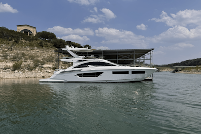 photo of 60' Cruisers Yachts 60 FLY 2020