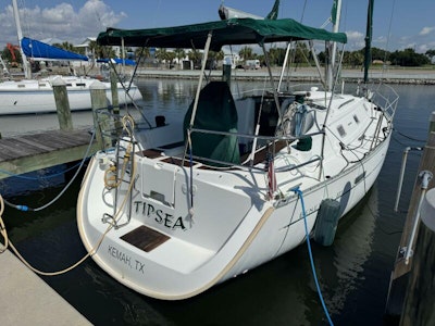 photo of 33' Beneteau Oceanis 331 2005