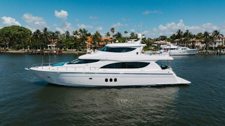 photo of 80' Hatteras 80 2014