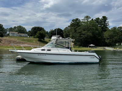 photo of 28' Boston Whaler 28 Conquest 1999