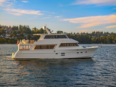photo of 72' Hampton 720 Skylounge LRC 2014