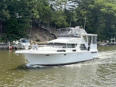 photo of 44' Carver 445 Aft Cabin Motor Yacht 1997
