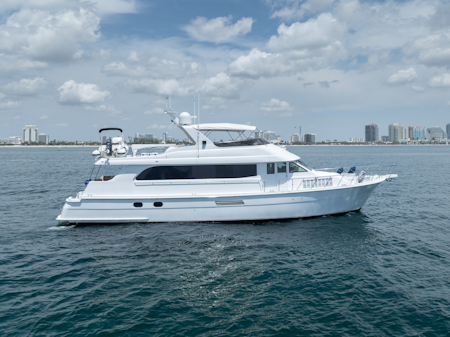photo of 75' Hatteras 75 Sport Deck 2000