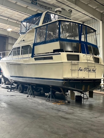photo of 42' Chris-Craft 427 catalina 1987