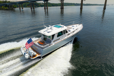 photo of 48' Sabre 48 Salon Express 2024