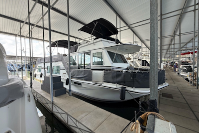 photo of 52' Harbor Master 52 Wide Body 1995