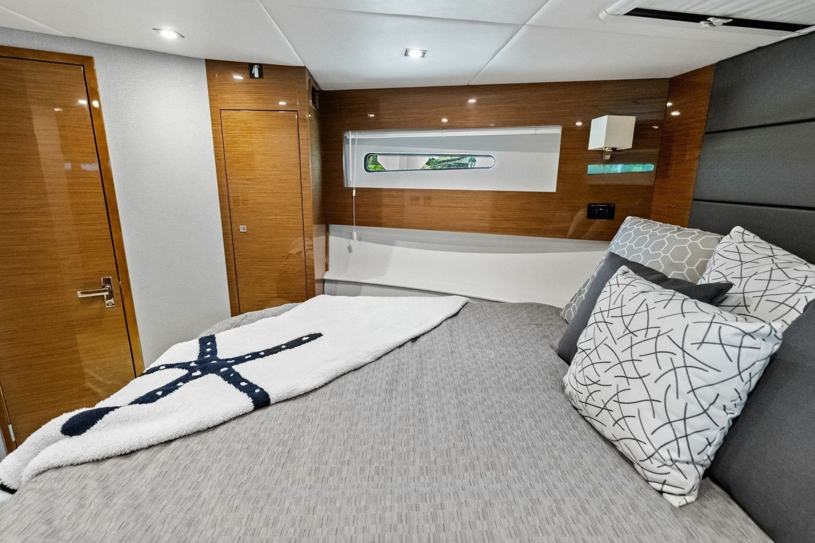 Cruisers Yachts-42 Cantius 2019-Truly Ineffable Longboat Key-Florida-United States-2019 Cruisers Yachts 42 Cantius Truly Ineffable-6277736 | Thumbnail