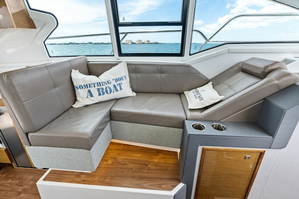 Cruisers Yachts-42 Cantius 2019-Truly Ineffable Longboat Key-Florida-United States-2019 Cruisers Yachts 42 Cantius Truly Ineffable-6277720