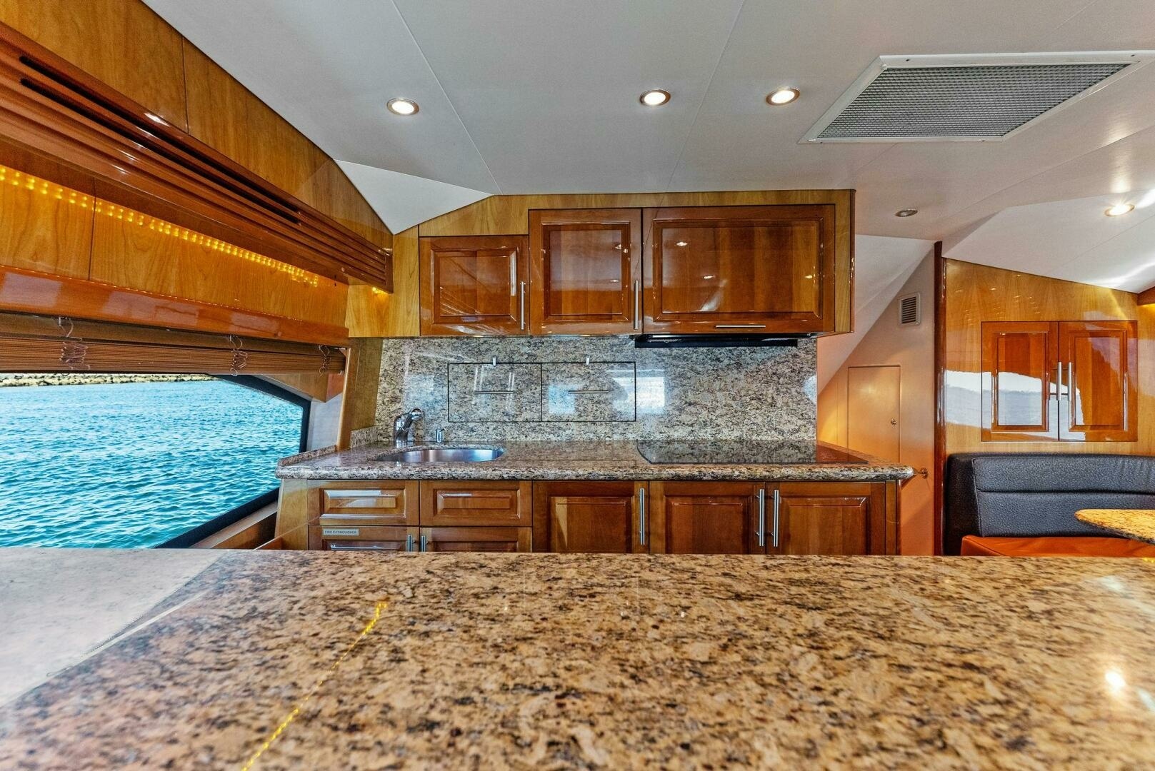 Hatteras-64 Convertible 2007-CHUPACABRA Long Beach-California-United States-2007 Hatteras 64C  CHUPACBRA-6274577 | Thumbnail