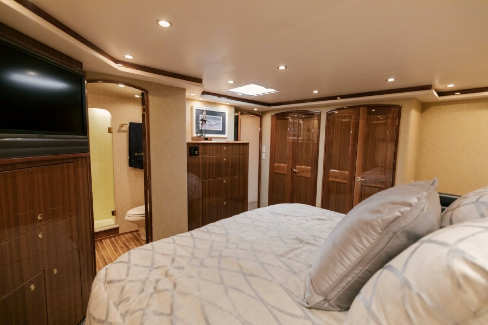 Viking-74 Enclosed Bridge 2006-KICKBACK Seattle-Washington-United States-2006 Viking 74 Convertible  KICKBACK-6169662 | Thumbnail