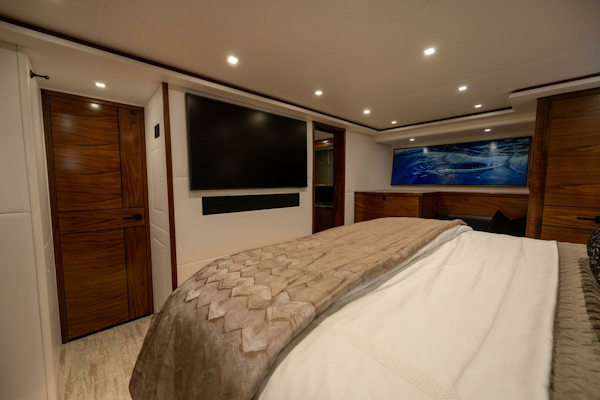 Viking-82 Convertible 2025-Boujie QUEPOS-Costa Rica-2025 82 Viking Convertible Boujie Master Stateroom (2)-6811572