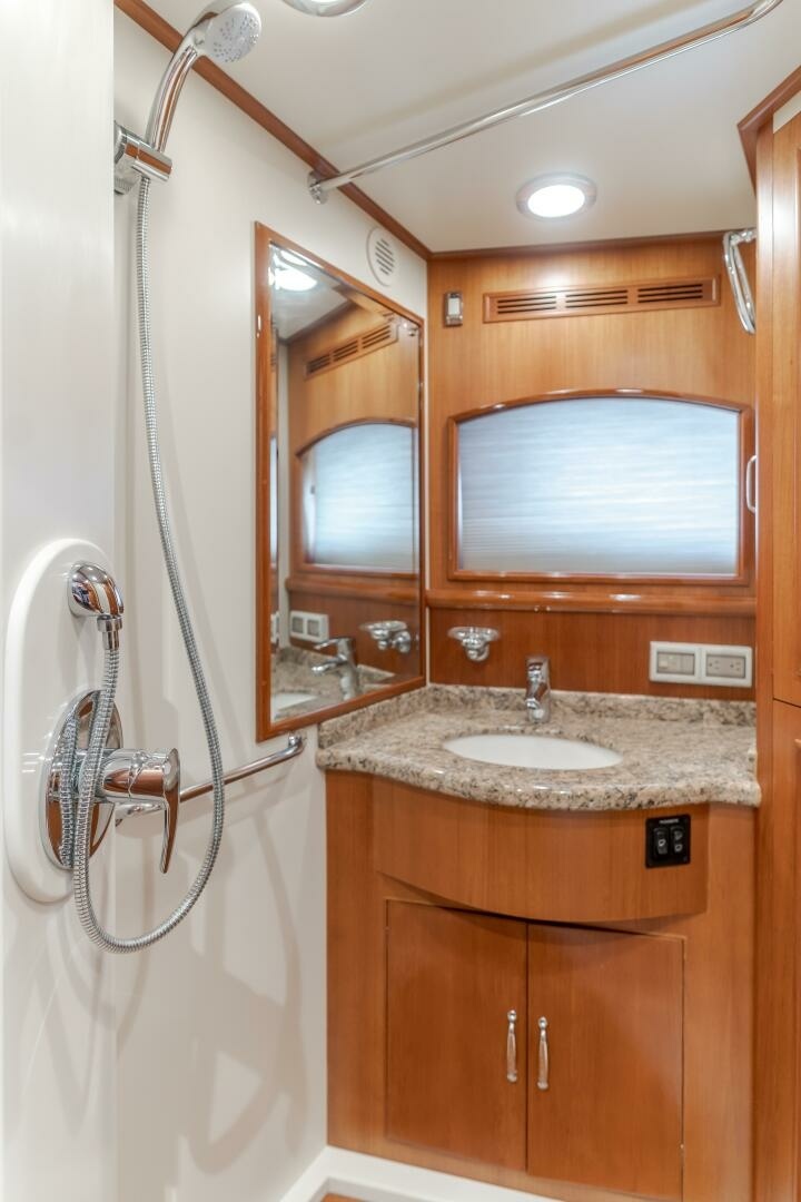 Grand Banks-59 Aleutian RP 2008-TINTAGEL Long Beach-California-United States-2008 Grand Banks 59 Aleutian RP TINTAGEL: Luxurious En-Suite Bathroom-6921123 | Thumbnail