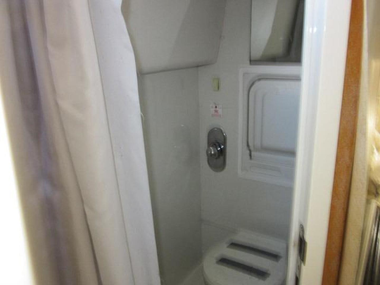 Sunseeker-Manhattan 64 2003-Dealership Fort Lauderdale-Florida-United States-Crew Head-375999 | Thumbnail