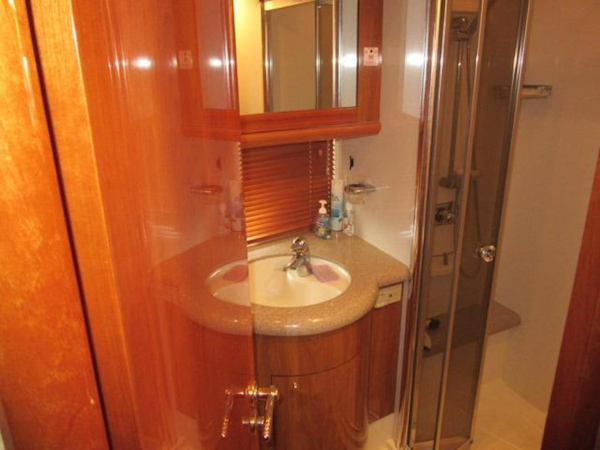 Sunseeker-Manhattan 64 2003-Dealership Fort Lauderdale-Florida-United States-Forward Guest Head-375994