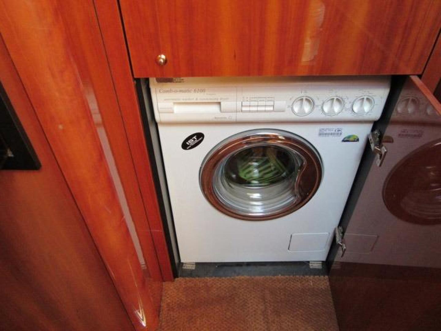 Sunseeker-Manhattan 64 2003-Dealership Fort Lauderdale-Florida-United States-Washer/Dryer-375984 | Thumbnail