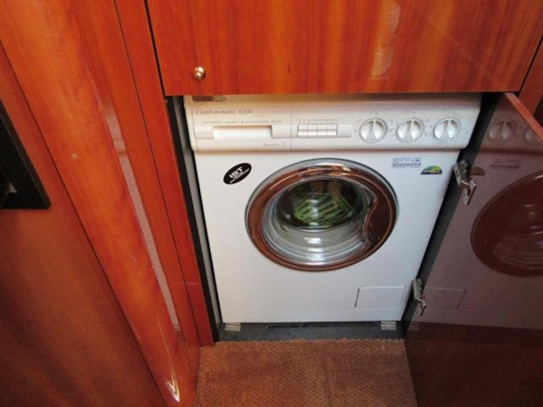 Sunseeker-Manhattan 64 2003-Dealership Fort Lauderdale-Florida-United States-Washer/Dryer-375984