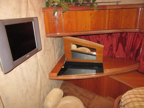 Sunseeker-Manhattan 64 2003-Dealership Fort Lauderdale-Florida-United States-Forward Guest Vanity-375993