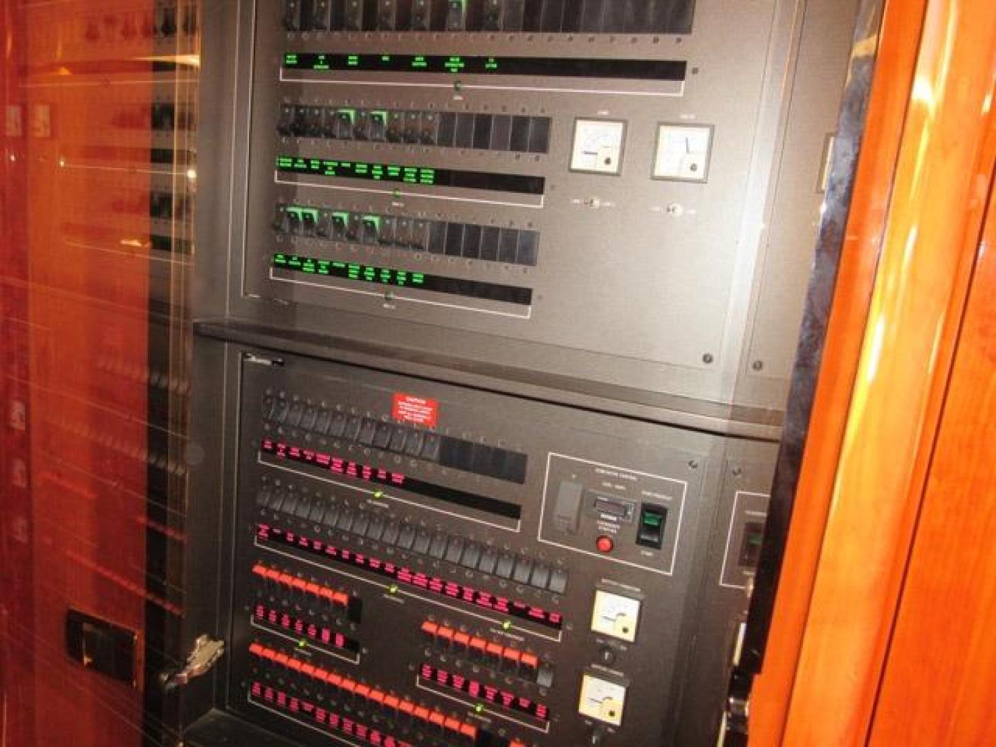 Sunseeker-Manhattan 64 2003-Dealership Fort Lauderdale-Florida-United States-Distribution Panel-376021 | Thumbnail