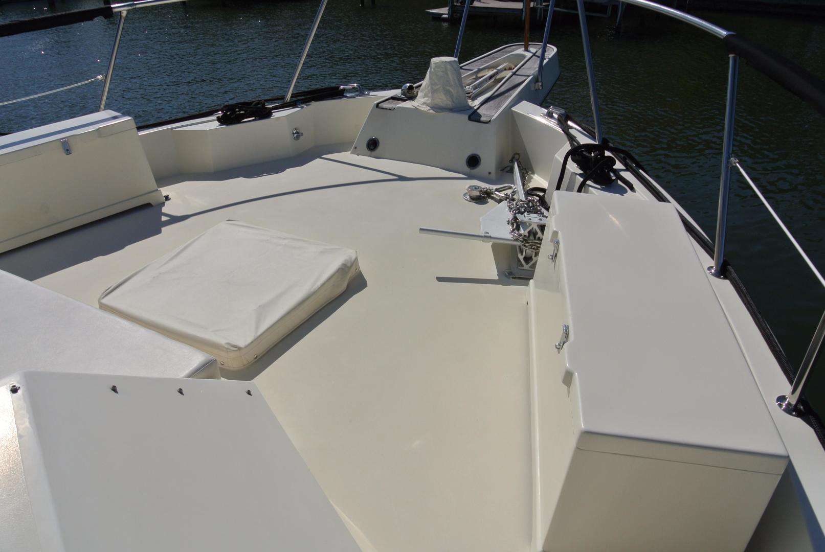 Hatteras-67 Cockpit Motor Yacht 1988-Lady Encore Saint Petersburg-Florida-United States-Fore-Deck-926180 | Thumbnail
