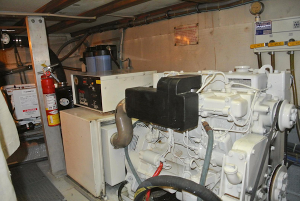 Hatteras-67 Cockpit Motor Yacht 1988-Lady Encore Saint Petersburg-Florida-United States-Generator-926210
