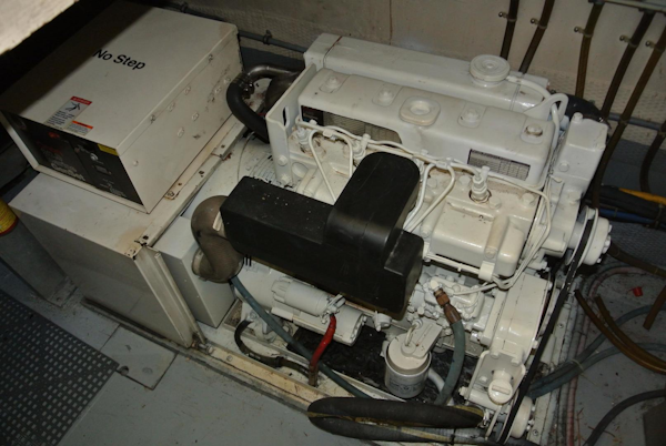 Hatteras-67 Cockpit Motor Yacht 1988-Lady Encore Saint Petersburg-Florida-United States-Gen Set-926208