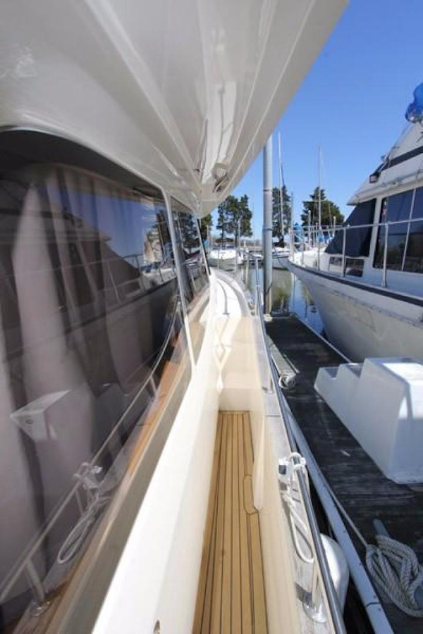 Greenline-33 300 2014-Inspiration Annapolis-Maryland-United States-Stbd Deck Looking Fwd-923118