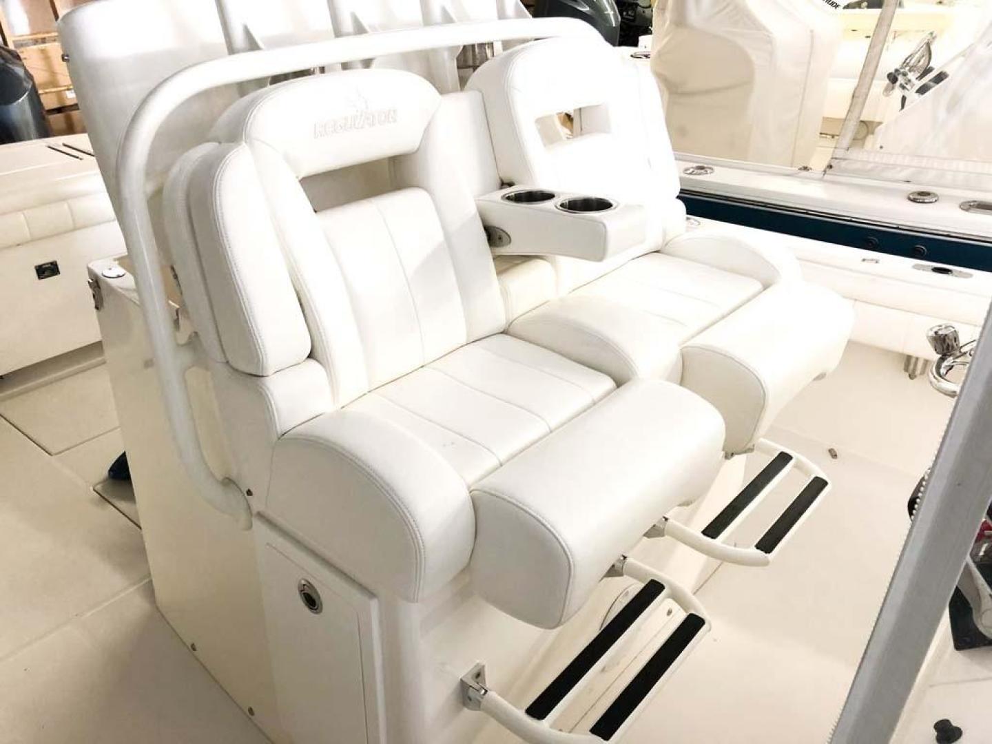 Regulator-34 2017-Top Dog Cape Cod-Massachusetts-United States-Helm Seats-374404 | Thumbnail