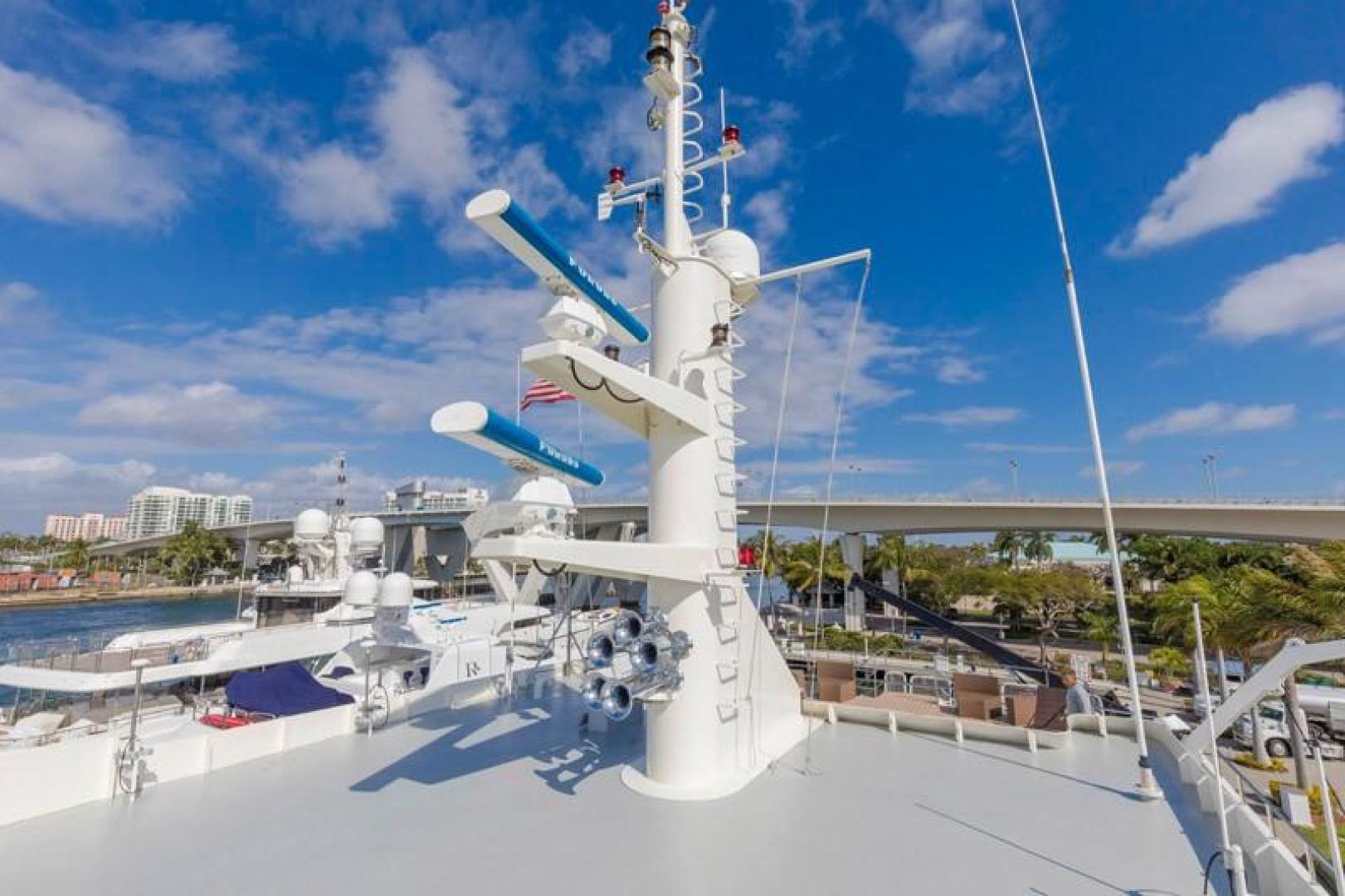 Shadow-Marine Expedition Mothership  Allure Class 2007-Global Ft. Lauderdale-Florida-United States-Mast with Electronics and Horn-919133 | Thumbnail