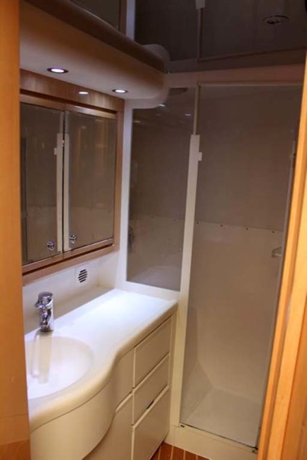 Bertram-54 Convertible 2000-Reel Healin Lighthouse Point-Florida-United States-Guest Head-1065940